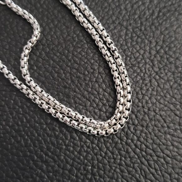 Gothic skeleton crucifix silver tone cross necklace - Picture 6 of 7